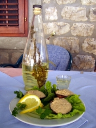 coquillages farcis et eaux-de-vie aux herbes  Ston